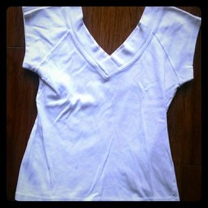 V-neck t-shirt